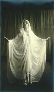 Jeanne Rémy - Rôle d'une Vestale dans Rome vaincue - CF