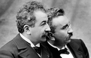 Auguste et Louis LUMIERE en 1895