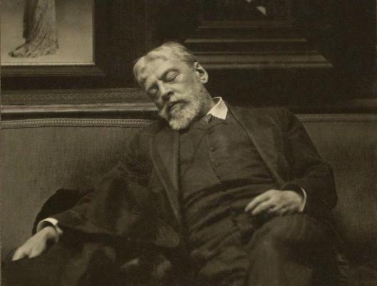 Mounet-Sully assoupi photographié par Nadar © Coll. Privée